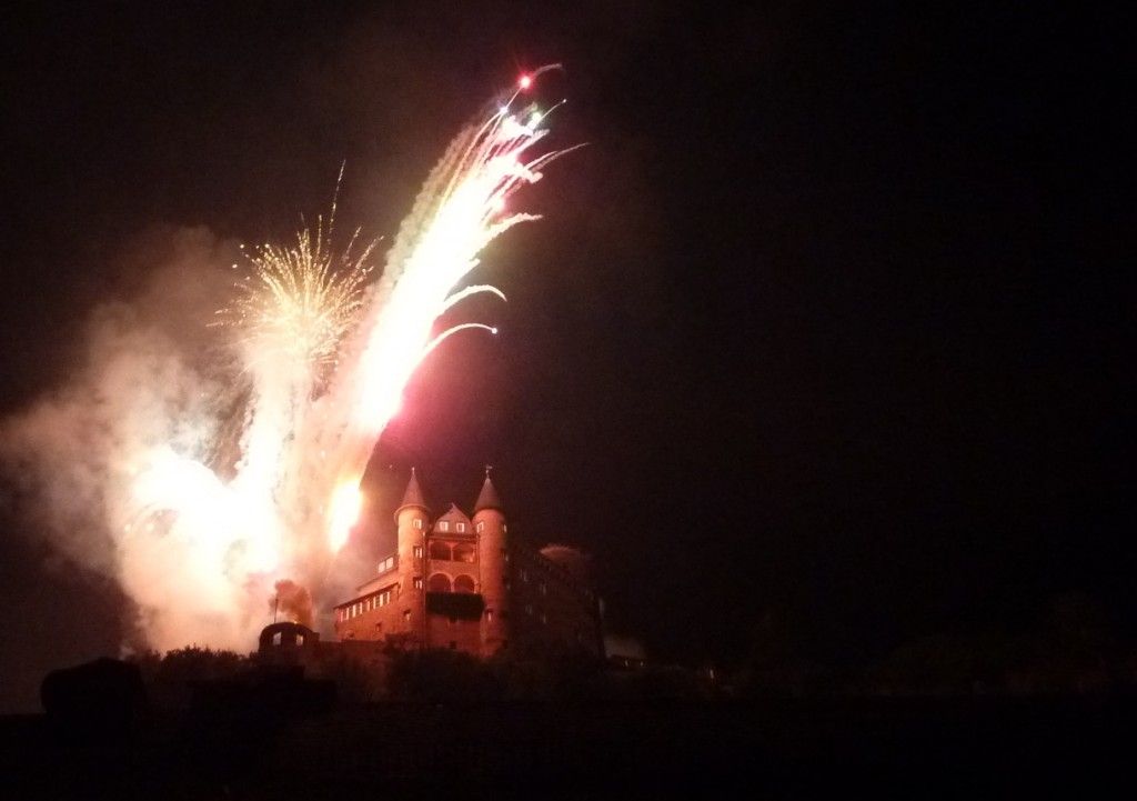 Burg Katz im Licht des Feuerwerks
